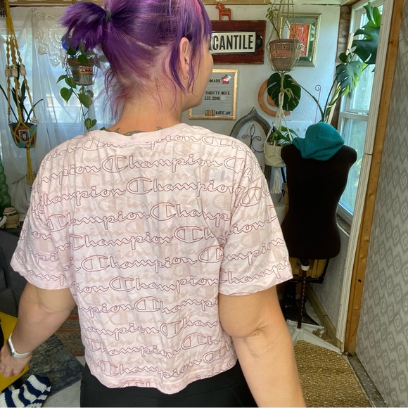 Champion Retro Athletic pastel Pink Logo Crop Tee Shirt Size Medium - Picture 4 of 17